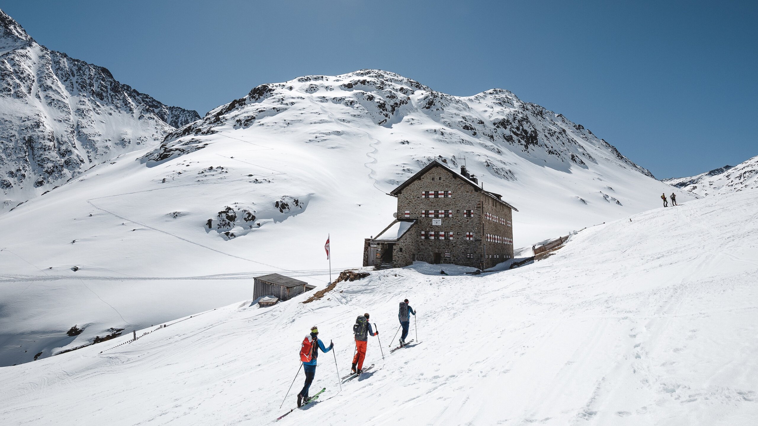 Unterwegs bei Freeride- und Skitouren im Ötztal 
